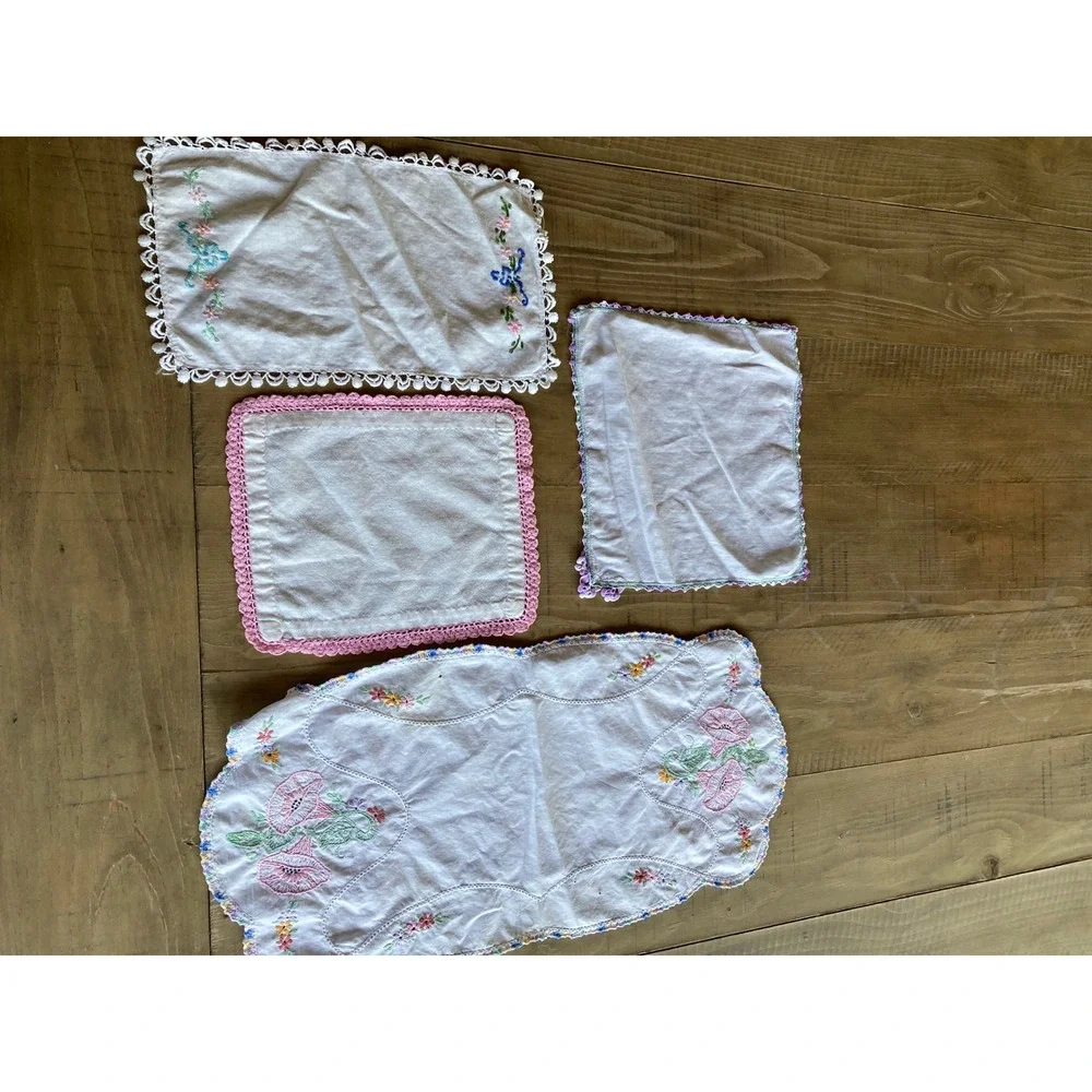 Vintage Hand Embroidered Floral Linen Table Runner & Doilies Set 4pc White Pink